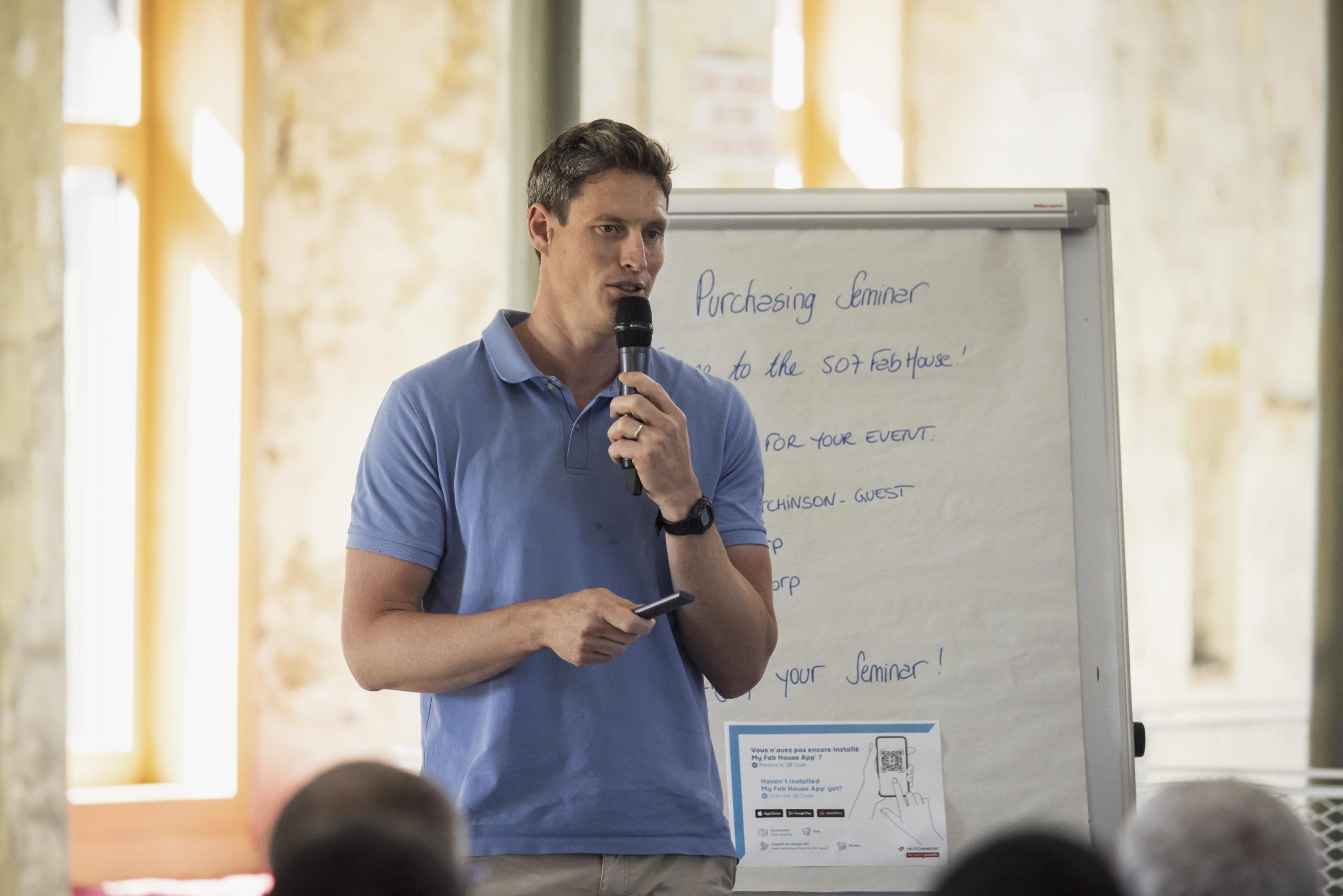 Jonathan lobert anime des conférence en entreprise et des séminaires