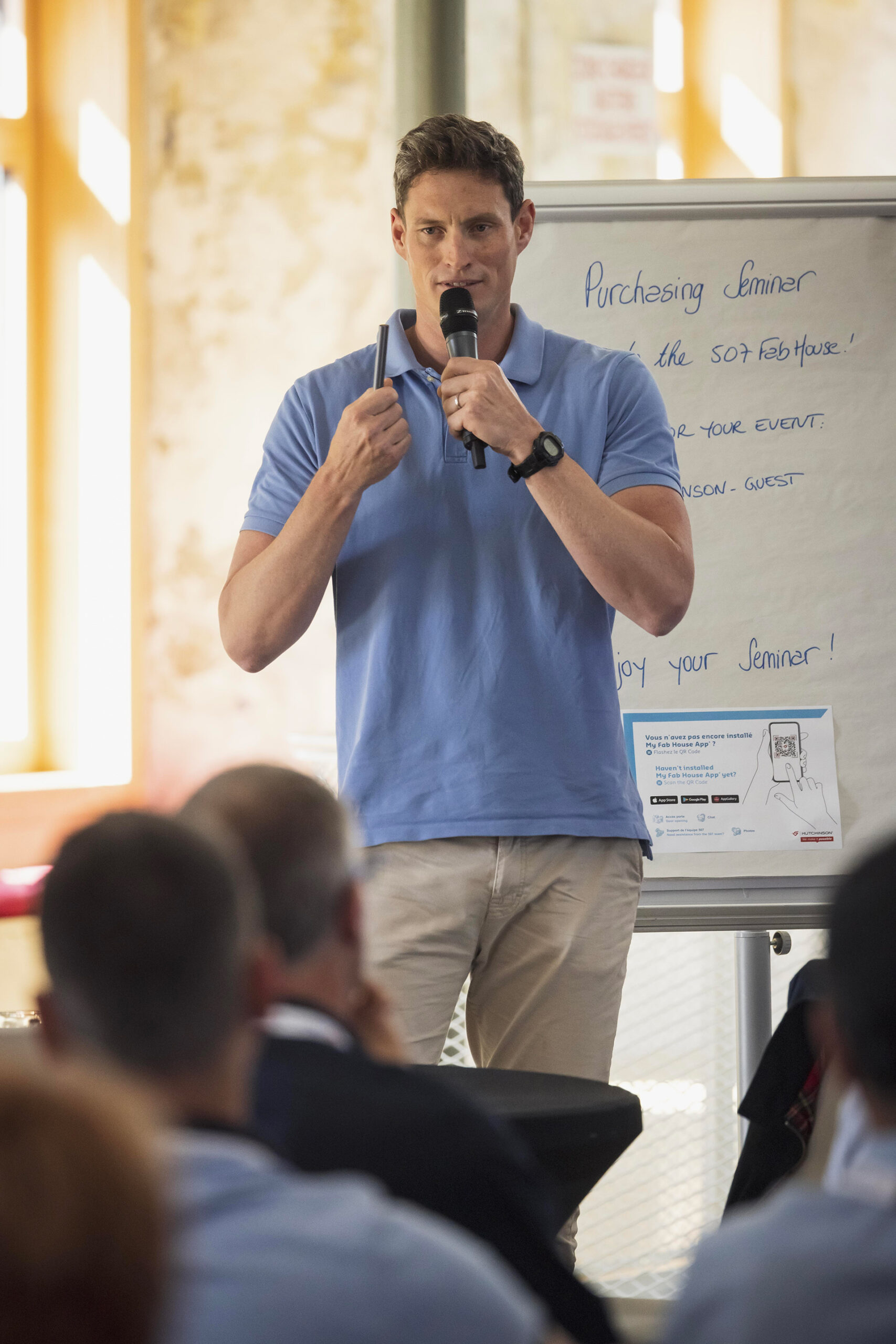 Jonathan Lobert anime une conférence 