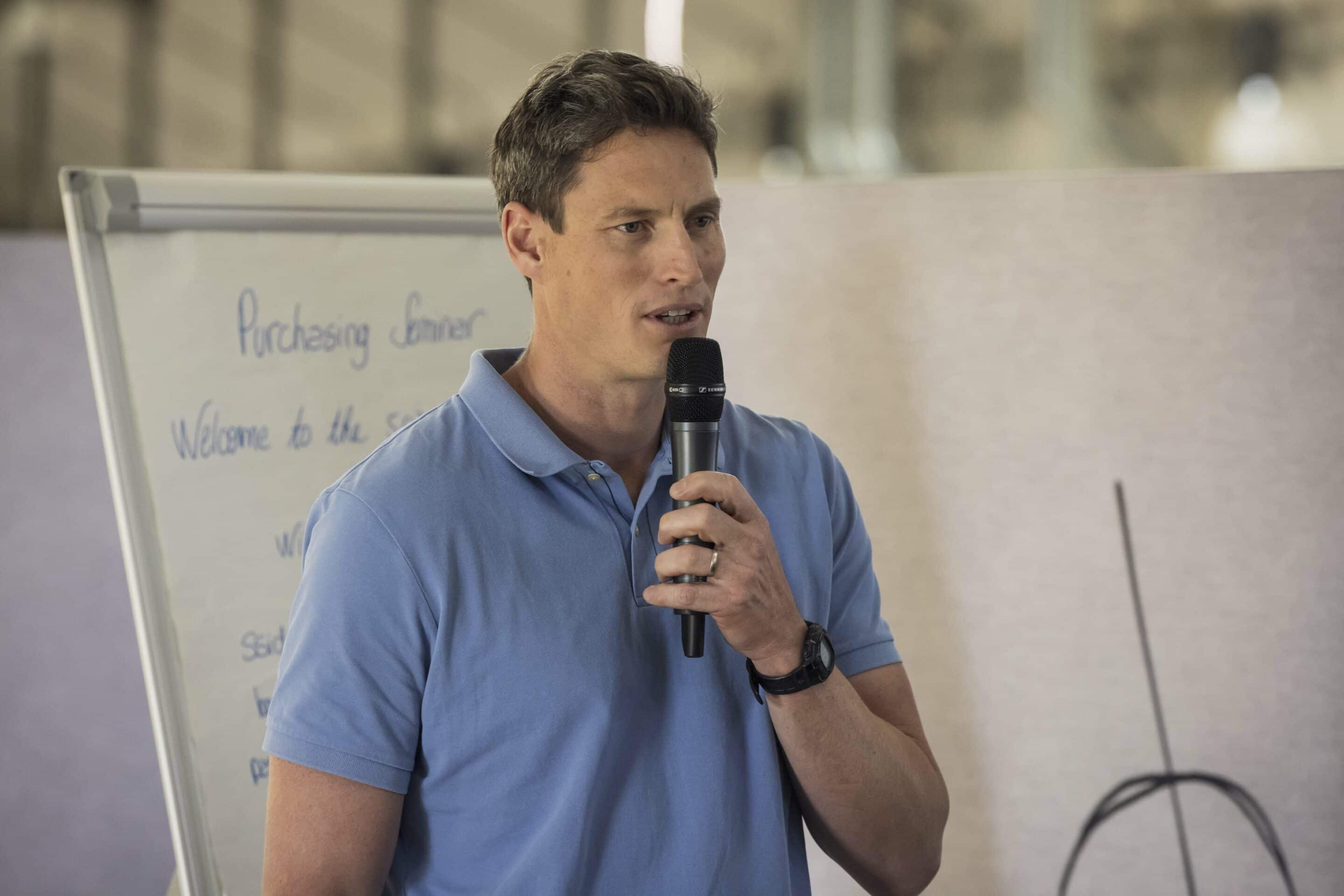 Jonathan lobert conférencier entreprise et consultant management